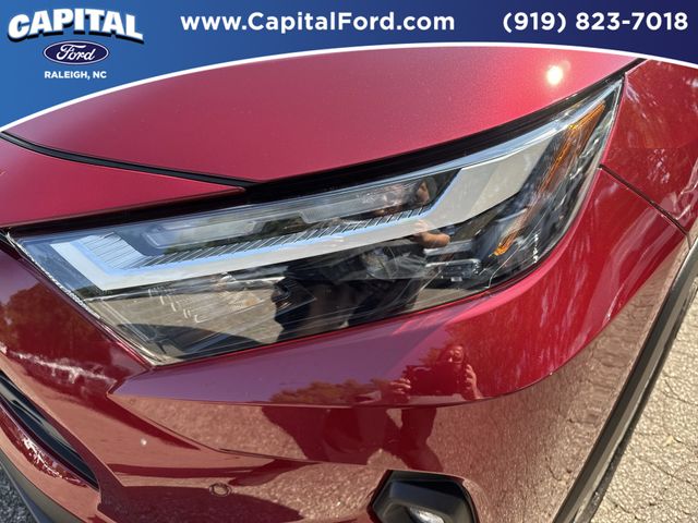 Used 2025  Toyota XLE Premium image 11