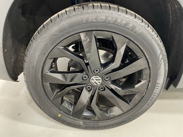 2022 Volkswagen Taos 1.5T SE photo
