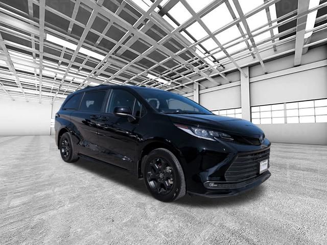 2025 Toyota Sienna Woodland Edition 7-Passenger AWD