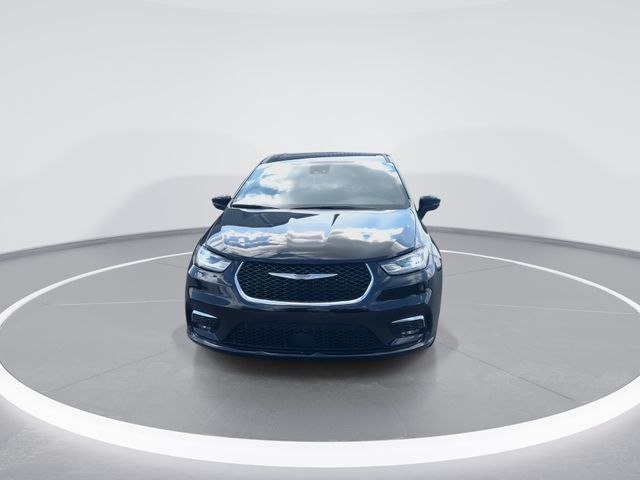 Used 2025 Black Chrysler Select image 3