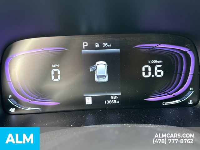 Used 2025 White Kia  image 31