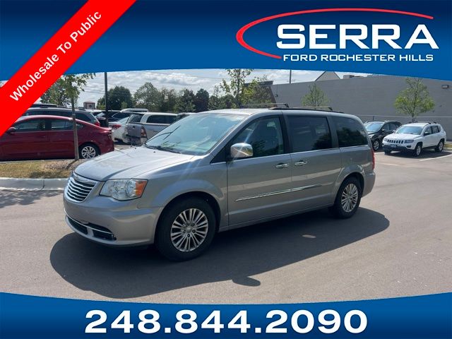  2015 Chrysler Town & Country Touring-L FWD   
