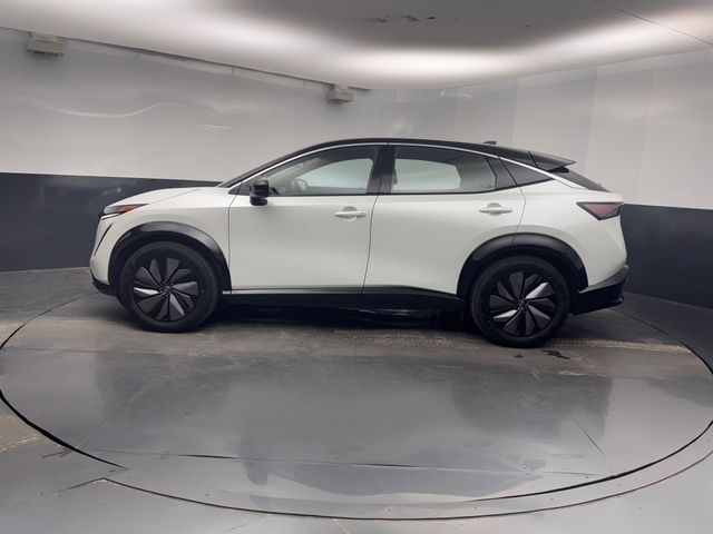 2023 Everest White Pearl Tricoat/Black Diamond Pearl Nissan Ariya ENGAGE FWD SUV