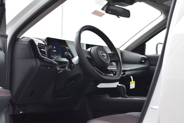 New 2025 Nissan Kicks SR