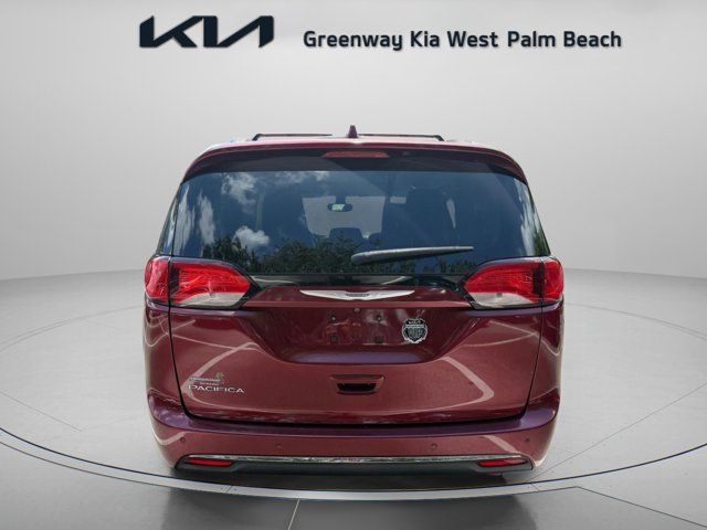 Used 2017 Red Chrysler Touring L image 6