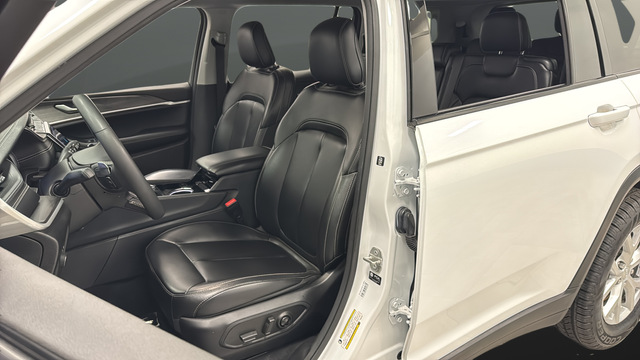 Used 2023 Bright White Clearcoat Jeep Limited image 9