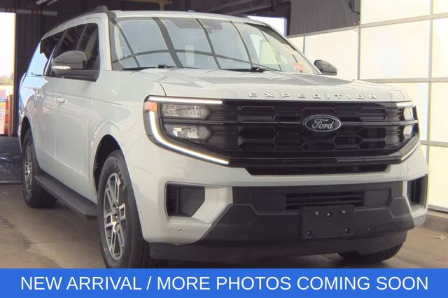 Silver Metallic 2025 Ford Expedition SUV / Crossover 4X2 Automatic