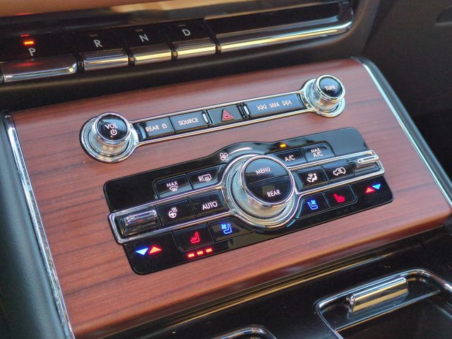 Used 2023 Black Lincoln Reserve image 25