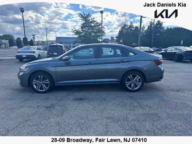 Gray 2022 Volkswagen Jetta Sedan Front-Wheel Drive 8-Speed Automatic
