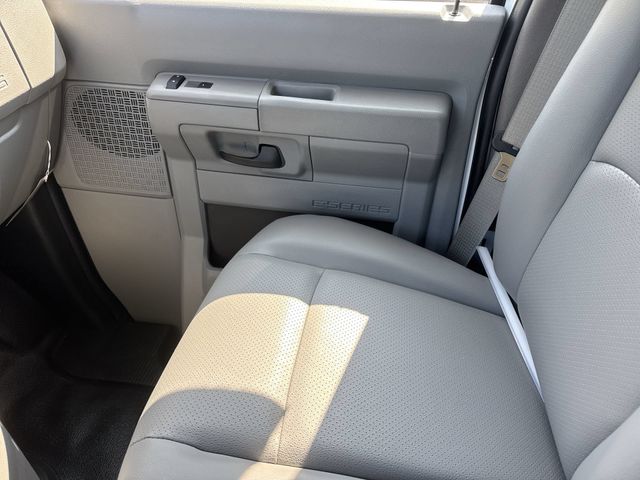 New 2027 White Ford 16FT BOX/LIFTGATE image 27