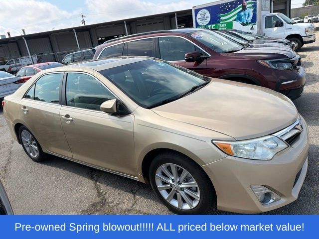 Used 2012 Beige Toyota XLE image 9