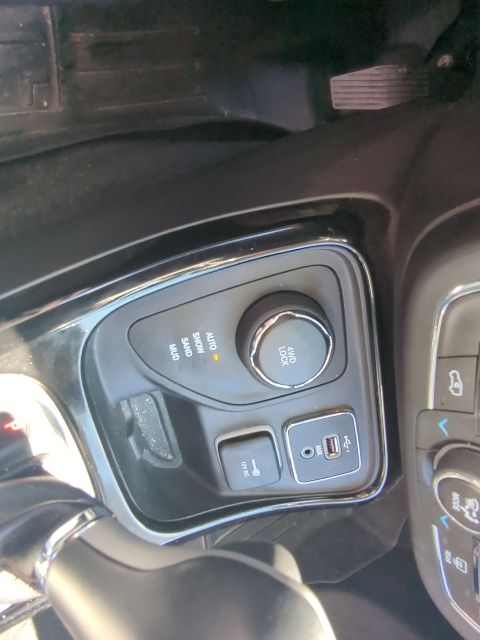 Used 2019 White Jeep Limited image 11