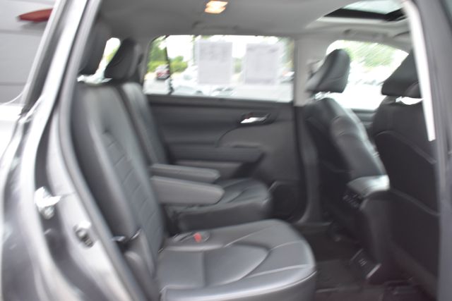 Used 2022 Toyota Highlander Hybrid SUV