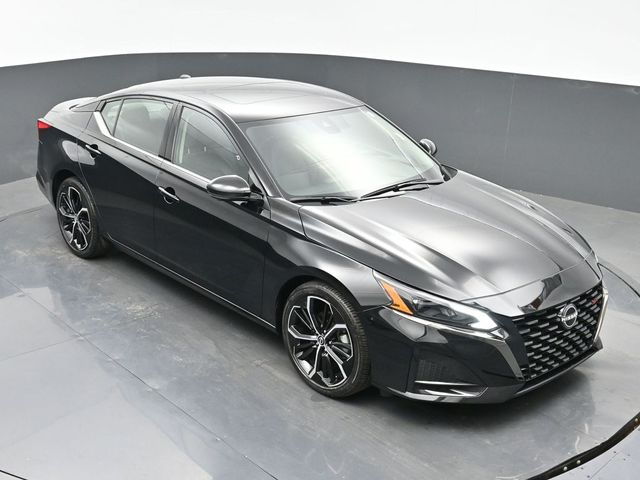 2024 Super Black Clearcoat Nissan Altima 2.0 SR FWD Sedan
