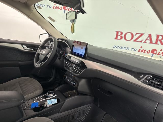 2020 Oxford White Ford Escape SE FWD SUV