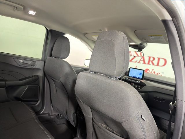 2023 Oxford White Ford Escape Active FWD SUV