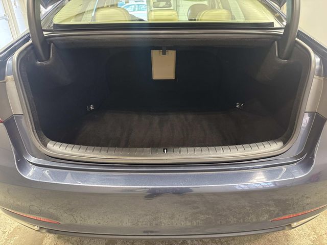 2016 Hyundai Genesis - Image 16