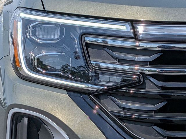 2025 Volkswagen Atlas 2.0T Peak Edition Green at Matthews Motors of Wilmington