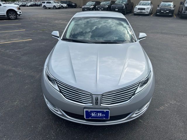 Used 2014 Ingot Silver Metallic Lincoln Base image 2