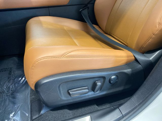 Used 2021 White Lexus 450h image 15