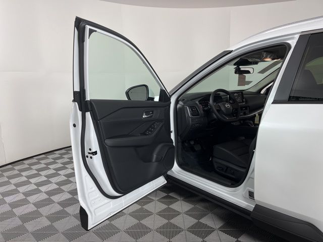 2025 Everest White Pearl Nissan Rogue SV FWD SUV
