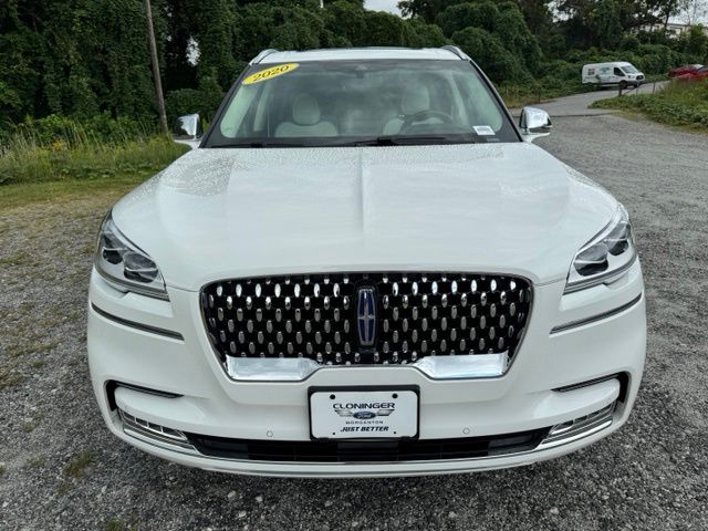 Used 2020 White Lincoln Black Label Grand Touring image 2