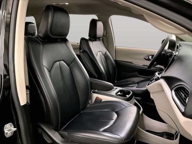 2023 Chrysler Pacifica Touring L - 6