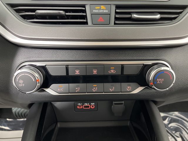 2025 Pearl White Tricoat Nissan Altima 2.5 SR FWD Sedan