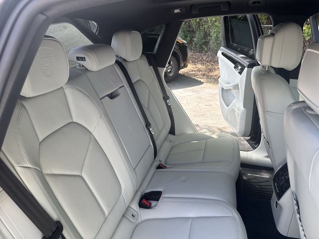 Used 2025  Porsche Base image 11