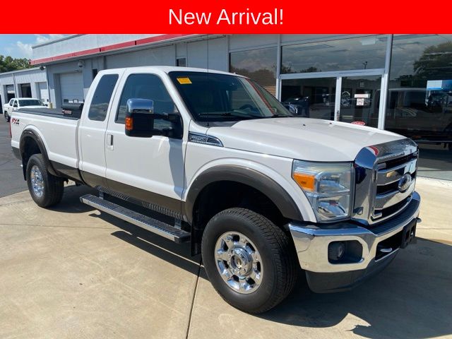 White 2016 Ford F-250 Super Duty Pickup Truck Four-Wheel Drive 6-Speed Automatic