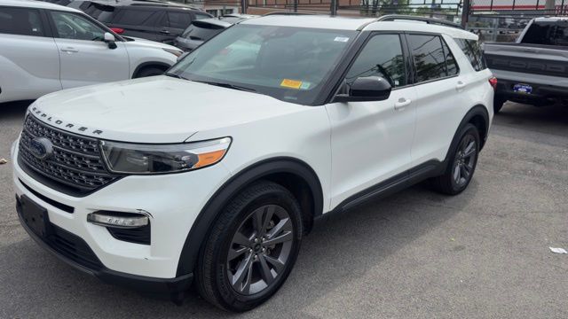 White Metallic 2023 Ford Explorer XLT AWD SUV / Crossover All-Wheel Drive Automatic