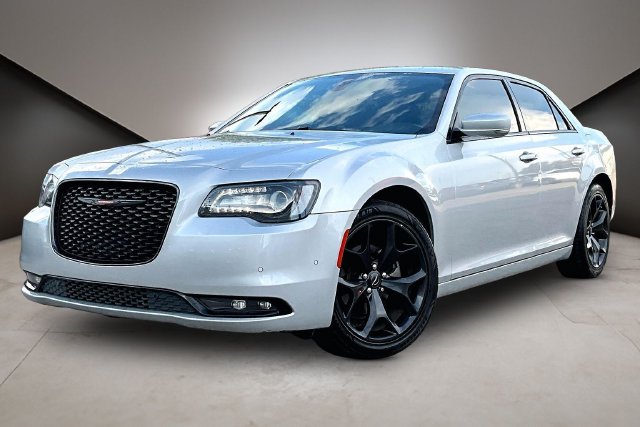 Silver Mist Clearcoat 2022 Chrysler 300 Sedan Rear-Wheel Drive 8-Speed Automatic
