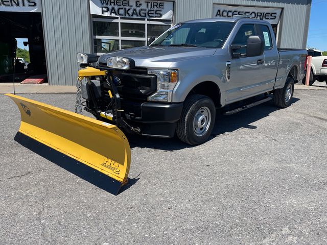 2021 Ford F-250SD XLT - Iconic Silver Metallic exterior view 3