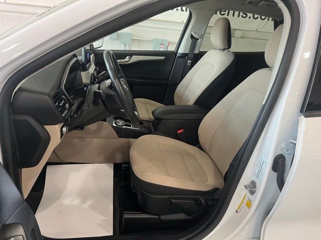 2021 Ford Escape SE photo