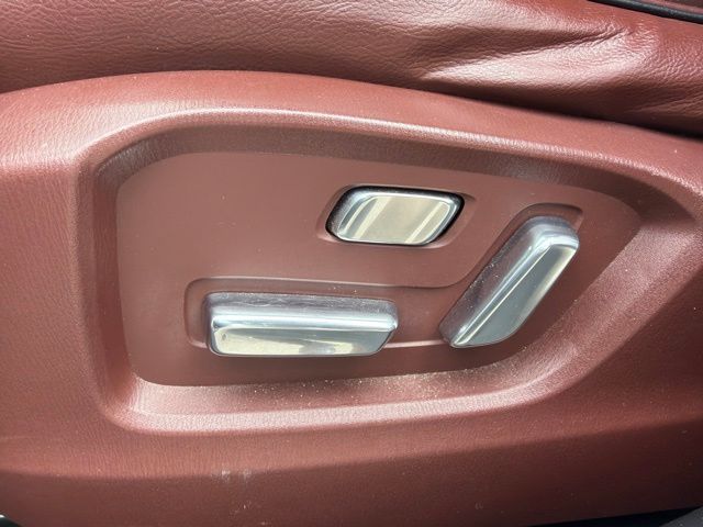 Used 2017 White Mazda Signature image 11