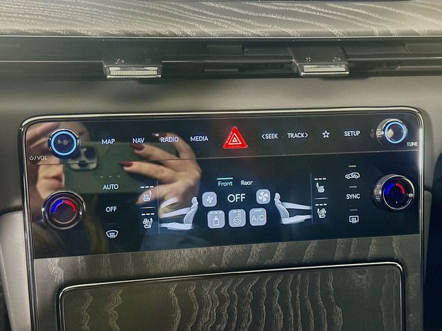 Thumbnail: 2026 Genesis GV80 - 14