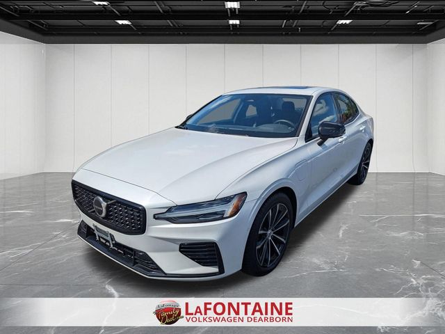 2023 Volvo S60 Recharge Plug-In Hybrid T8 Plus Dark Theme