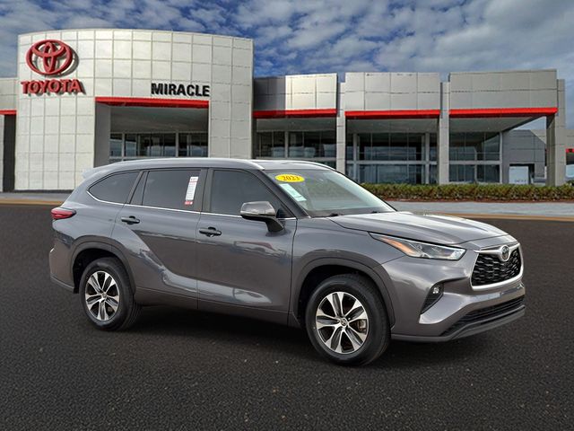 Magnetic Gray Metallic 2023 Toyota Highlander SUV / Crossover Front-Wheel Drive 8-Speed Automatic