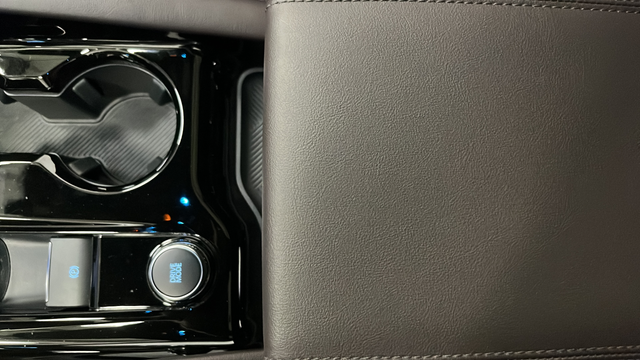 Used 2025 Carbonized Gray Metallic Ford Platinum image 21