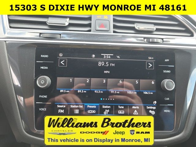 2024 Volkswagen Tiguan 2.0T SE - Pure White exterior view 17