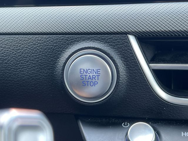 Used 2025 Black Hyundai SEL image 25