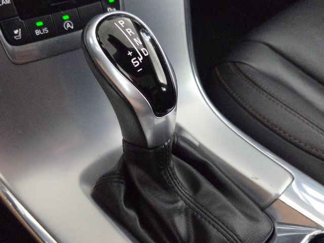 2017 Volvo XC60 T6 Dynamic photo 22