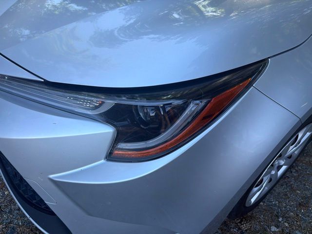 Used 2022 Silver Toyota LE image 13