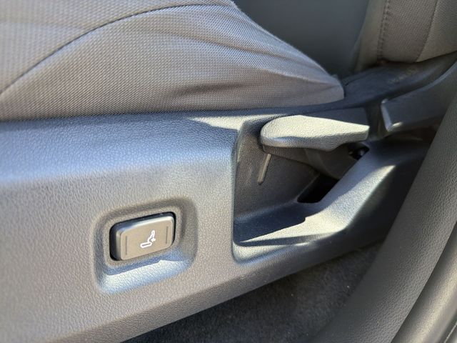 Used 2025 White Toyota SR5 image 12