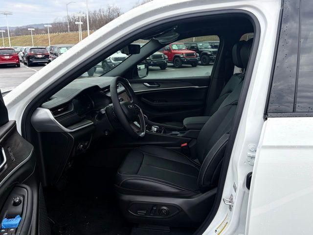 new 2026 Jeep Grand Cherokee car, priced at $45,400