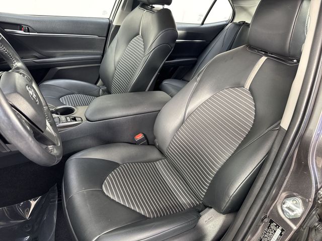 2021 Toyota Camry Hybrid SE photo