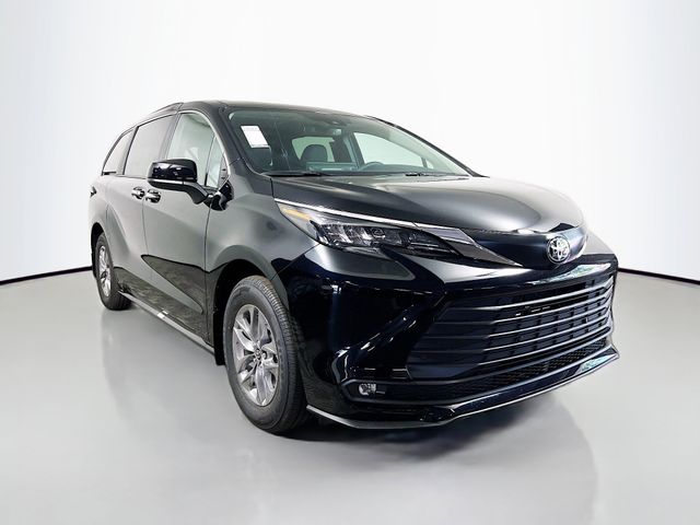 Black 2026 Toyota Sienna XLE 7-Passenger FWD Minivan Front-Wheel Drive Continuously Variable Transmission