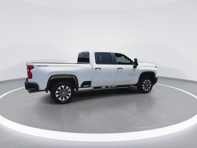 Used 2024 White Chevrolet Custom 5th Wheel image 9