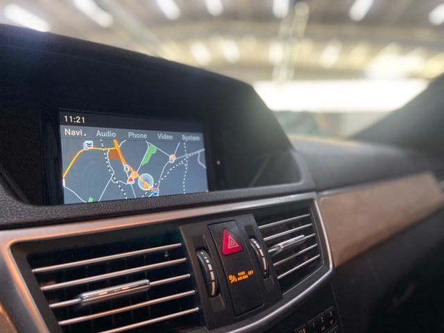 2011 Mercedes-Benz E 350 thumbnail 25