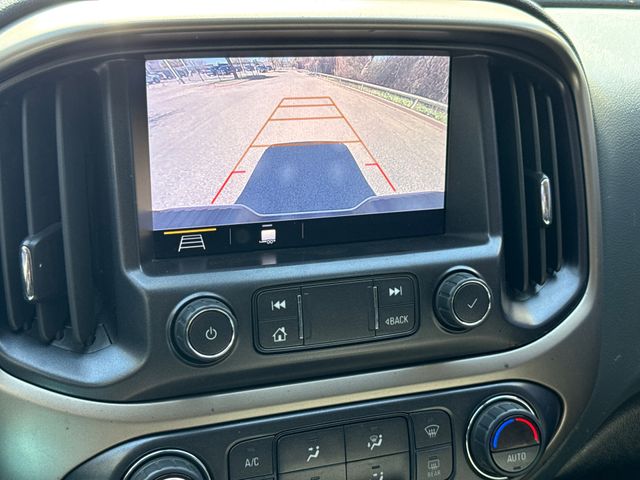 Used 2022 White Chevrolet Z71 image 23